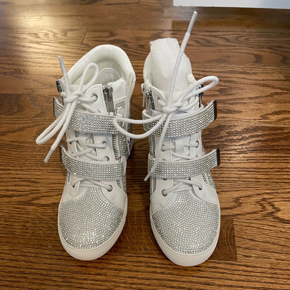 NEVER WORN - INC International concepts wedge sneaker size 5 white & rhinestone